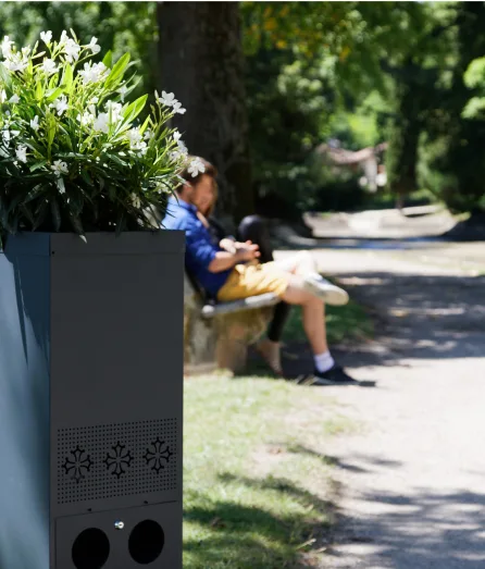 Piège à moustiques dans un parc