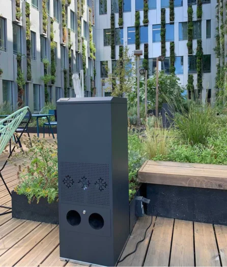 Installation des pièges à moustiques à La Caisse des Dépôts